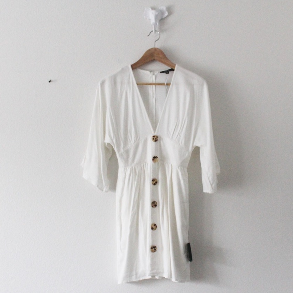 NWT LuLu’s White V Neck Flowy Wide Arm Dress L811